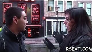 Похотливая проститутка делает сексуальный минет и дрочит, чтобы кончить - порно видео